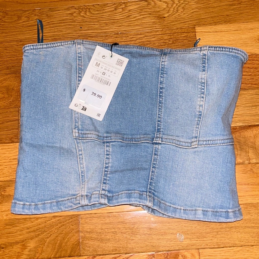 Zara strapless denim tube top
Size medium